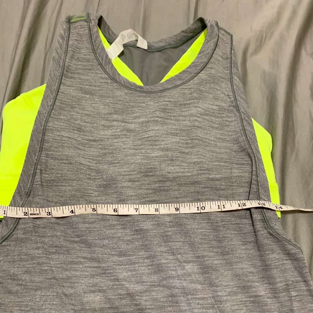 Lululemon tank - Picture 5 of 7